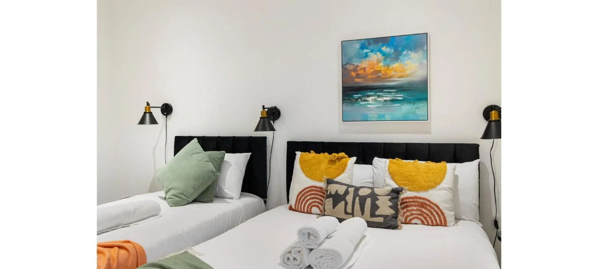 A Splash Of Color: Spacious & Funky 3-Br Flat London Apartment