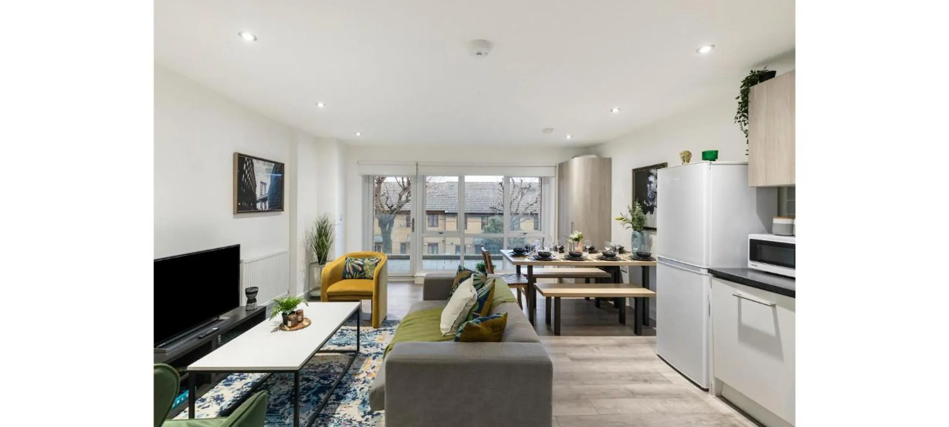 A Splash Of Color: Spacious & Funky 3-Br Flat London 0*,
