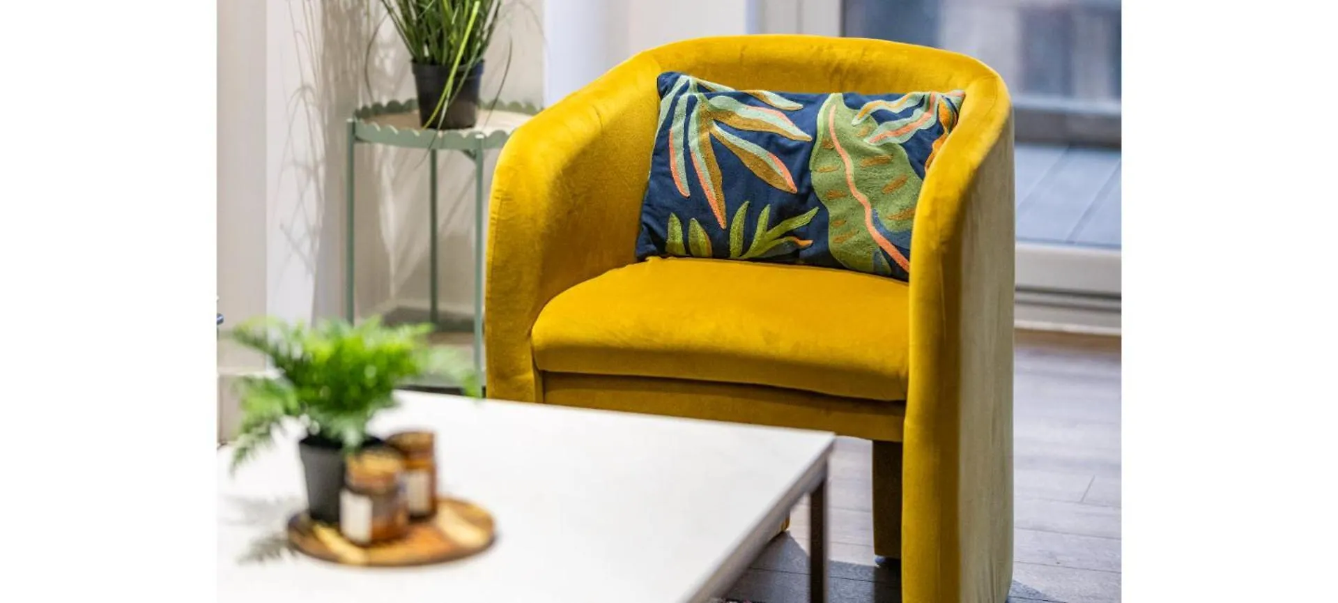 Apartment A Splash Of Color: Spacious & Funky 3-Br Flat London