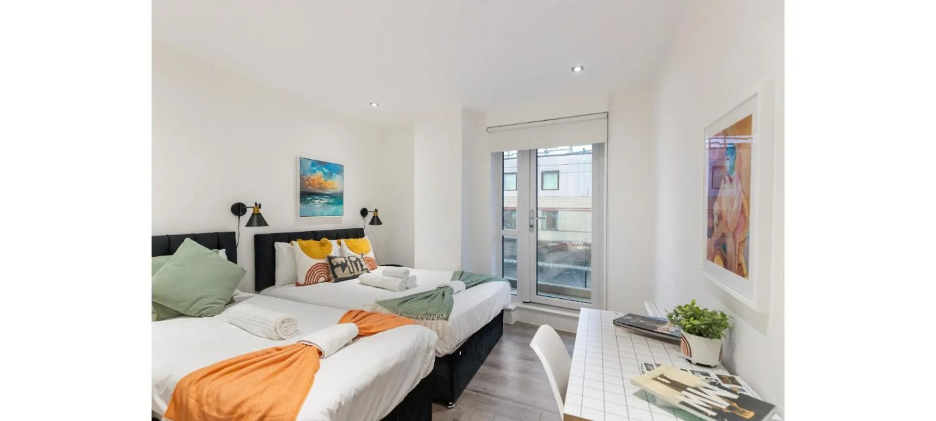 A Splash Of Color: Spacious & Funky 3-Br Flat London 0*,  United Kingdom
