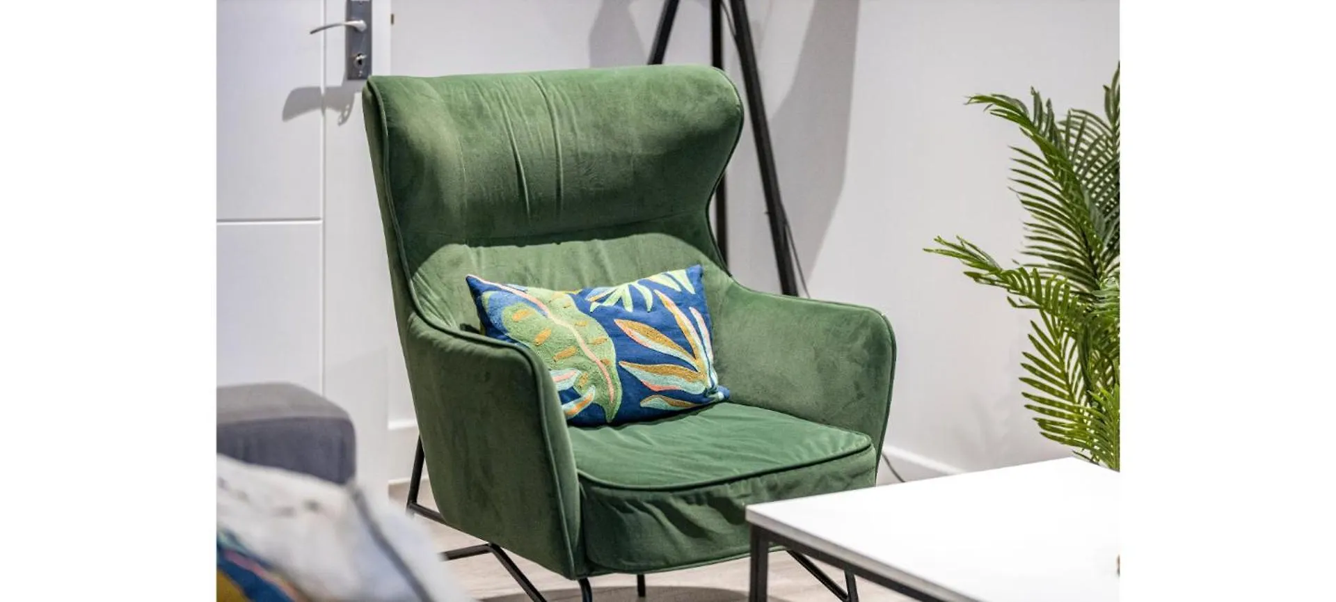 Apartment A Splash Of Color: Spacious & Funky 3-Br Flat London