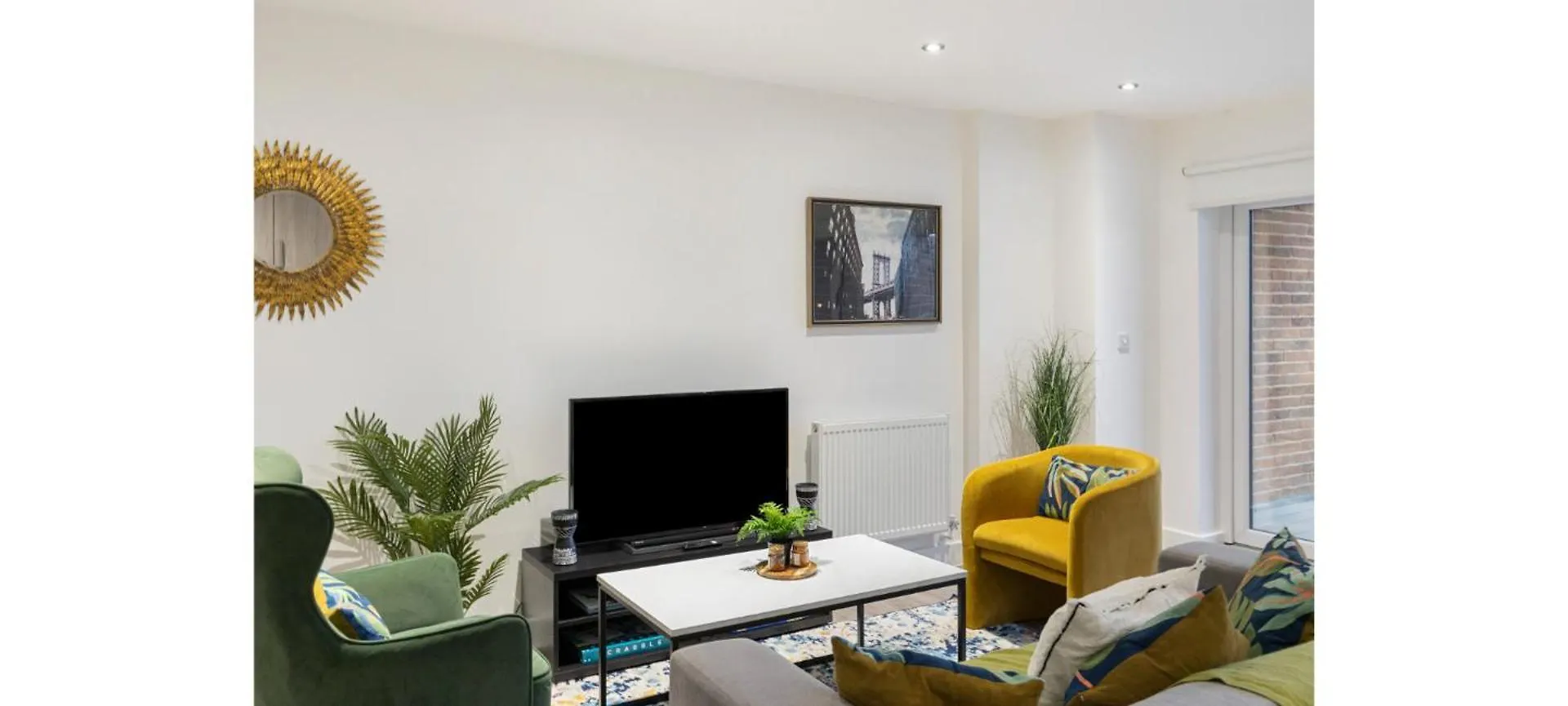 A Splash Of Color: Spacious & Funky 3-Br Flat London Apartment