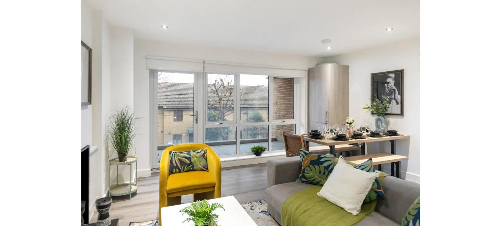 A Splash Of Color: Spacious & Funky 3-Br Flat London