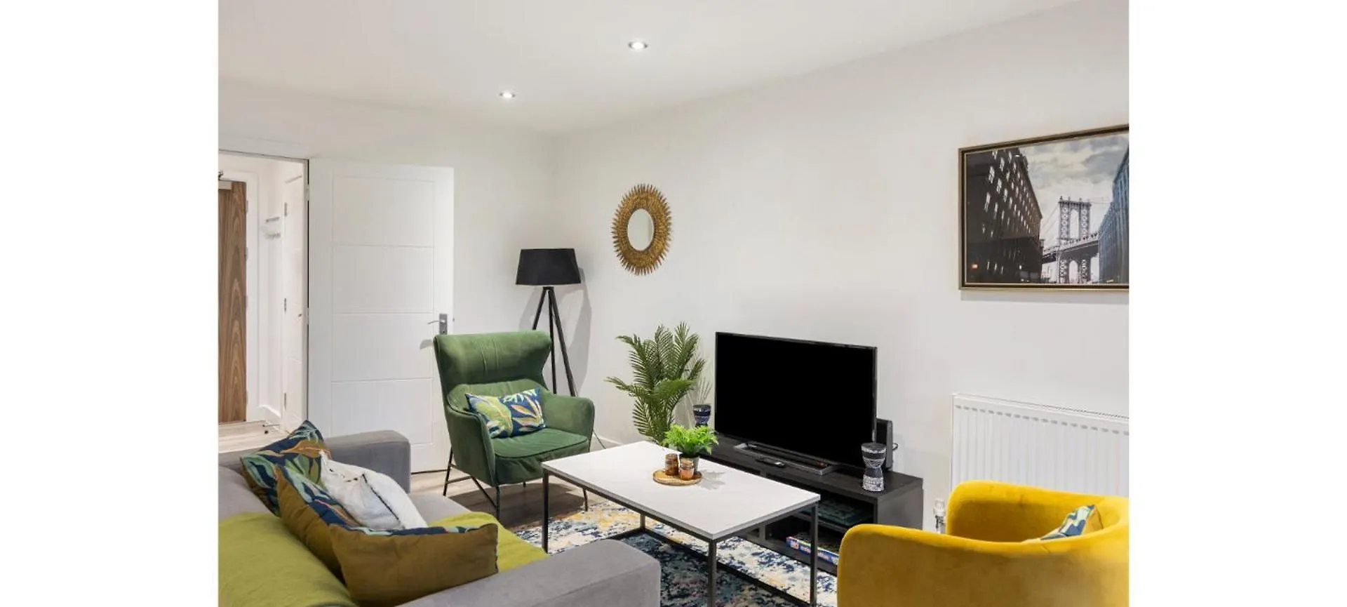 A Splash Of Color: Spacious & Funky 3-Br Flat London Apartment