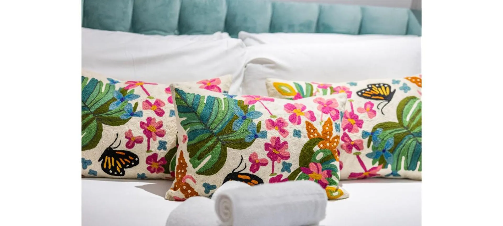 A Splash Of Color: Spacious & Funky 3-Br Flat London