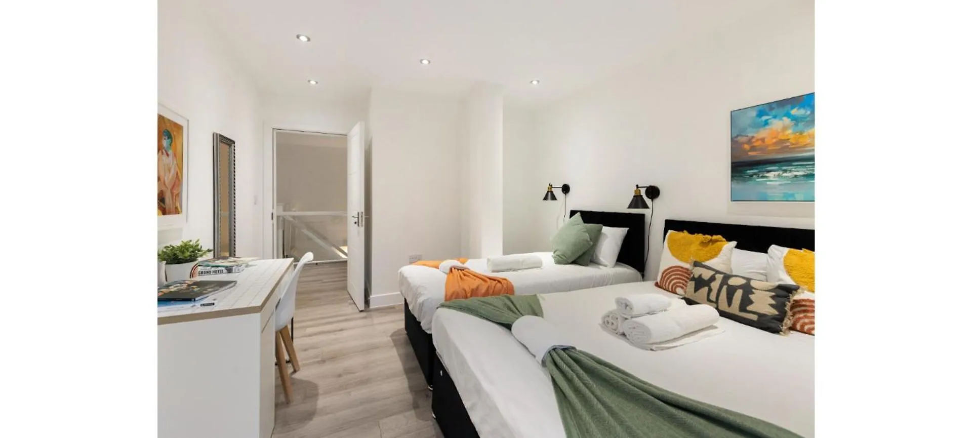 A Splash Of Color: Spacious & Funky 3-Br Flat London United Kingdom