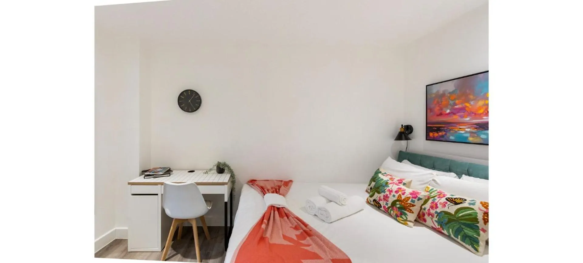 Apartment A Splash Of Color: Spacious & Funky 3-Br Flat London