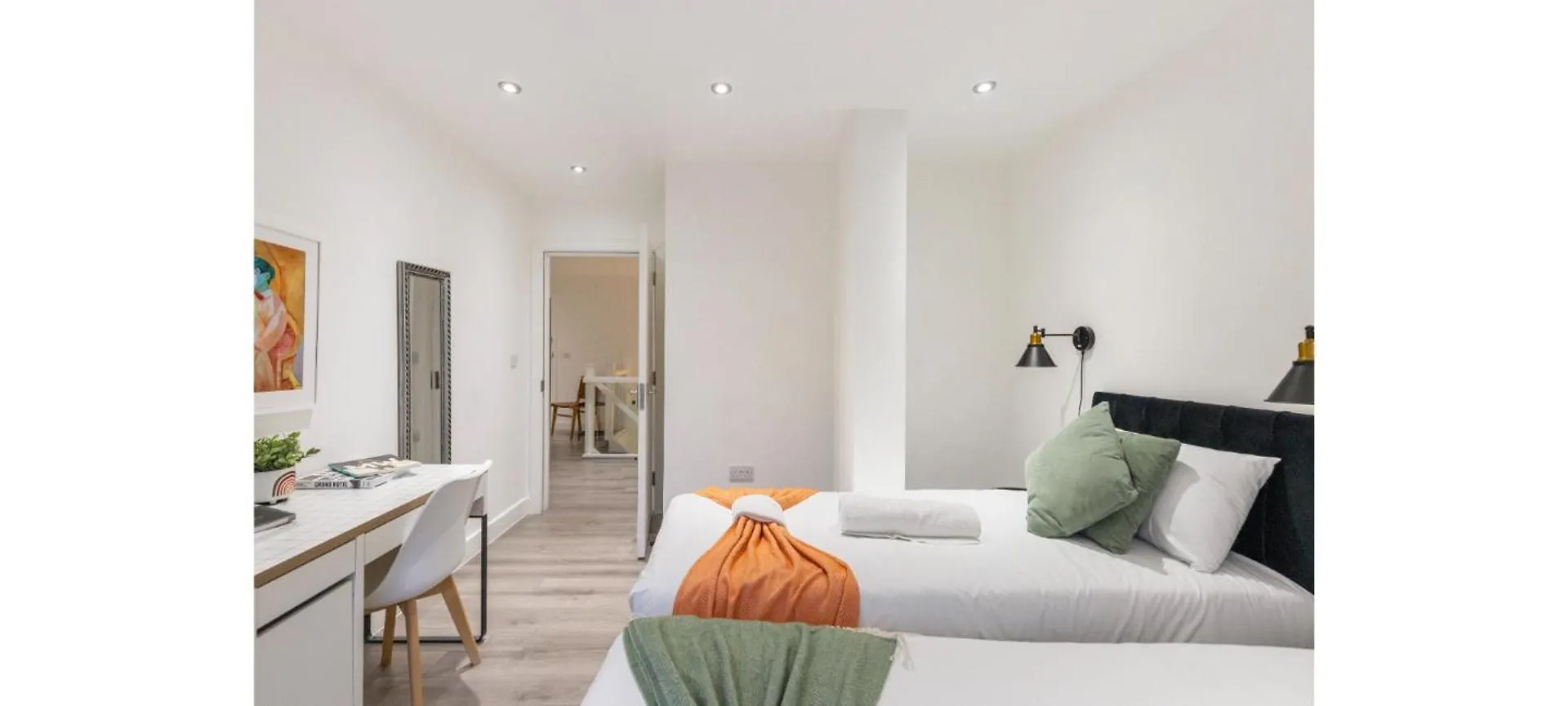 A Splash Of Color: Spacious & Funky 3-Br Flat London Apartment