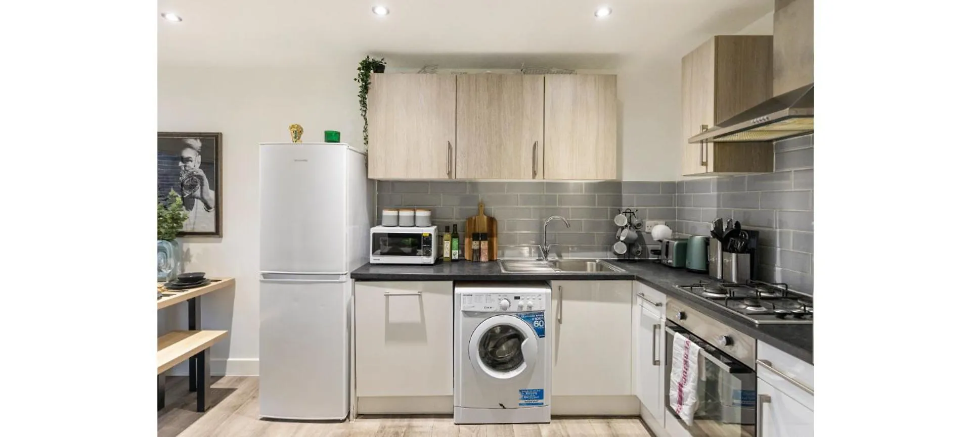 Apartment A Splash Of Color: Spacious & Funky 3-Br Flat London