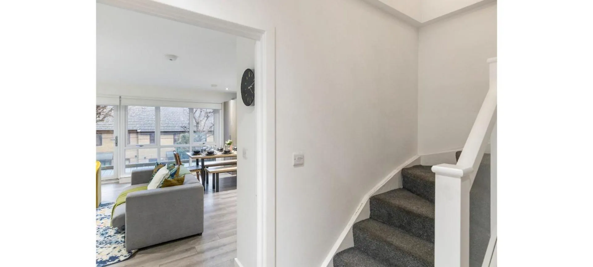 A Splash Of Color: Spacious & Funky 3-Br Flat London Apartment
